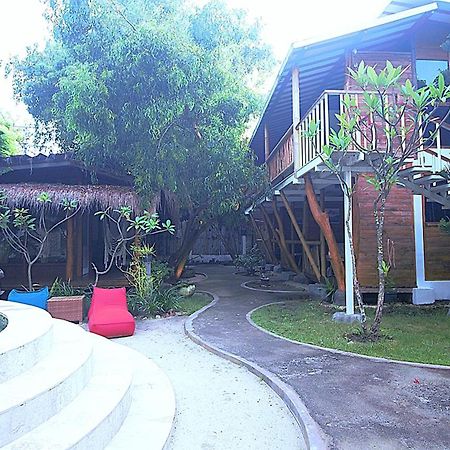 Serene Beach Villa Gili Trawangan Exteriör bild